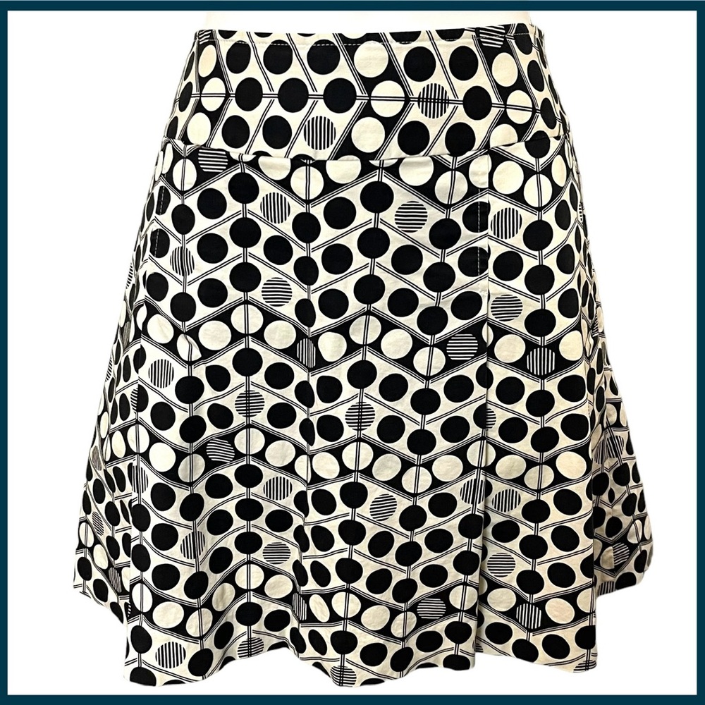 NWOT LizGolf Black Cream Geometric Pattern Cotton Stretch Skort (10)